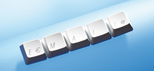 Keyboard-Tasten bilden das Wort Email
